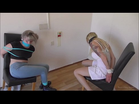 ❤️ Fíkill / bundin og kæfð / stúlka í neyð ☑ Klámmyndband hjá okkur is.pornsexer.ru ❤